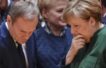 Donald Tusk i Angela Merkel. Fot: AP Photo/Geert Vanden Wijngaert / 