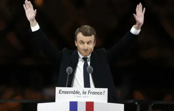 Emmanuel Macron przemawia po ogłoszeniu w niedzielę wieczorem pierwszych wyników głosowania. Paryż, 07.05.2017 r. /  / Fot. Thibault Camus/AP/EAST NEWS