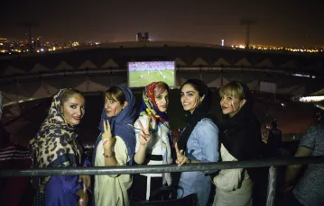 Iranki wpuszczone na stadion w Teheranie, gdzie podczas chwilowej "odwilży" transmitowano mecz reprezentacji na mundialu w Rosji, czerwiec 2018 r. / Fot. Xinhua News Agency / eyevine / East News / 