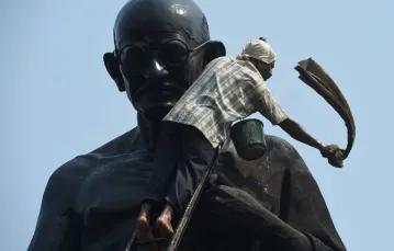 Pomnik Gandhiego w Mumbaju, październik 2018 r. / Fot. Indranil Mukherjee / AFP / 