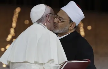 Papież Franciszek z wielkim imamem uniwersytetu Al-Azhar, Abu Zabi, 4 lutego 2019 r. / Fot. Andrew Medichini / AP / East News / 