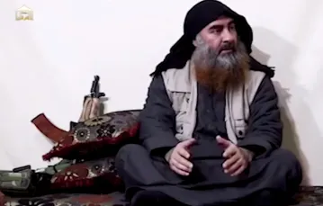 Abu Bakr al Baghdadi, przywódca tzw. Państwa Ilsmaskiego, w nagraniu wideo z kwietnia 2019 r. / Fot. Balkis Press / Abaca / East News / 