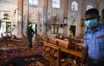 Wnętrze kościoła św. Sebastiana w Negombo na Sri Lance, gdzie w wielkanocną niedzielę doszło do jednego z serii zamachów terrorystycznych. 22 kwietnia 2019 r. /  / fot. JEWEL SAMAD / AFP / East News