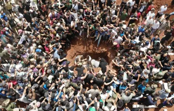 Pogrzeb Abdula Basseta al Sarouta, Al-Dana w regionie Idlib, 9 czerwca 2019 r. / FOT. OMAR HAJ KADOUR / AFP / EAST NEWS / 