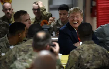 Donald Trump obchodzi Święto Dziękczynienia w bazie żołnierzy amerykańskich w Bagram (Afganistan), listopad 2019 r. / Fot. Olivier Douliery / AFP / EAST NEWS / 