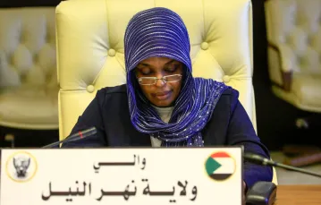 Nowowybrana gubernatorka prowincji Nil Amna Makki bierze udział w posiedzeniu sudańskiego rządu, Chartum, 26 lipca 2020 r. / Fot. ASHRAF SHAZLY / AFP / EAST NEWS / 