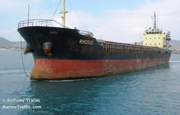 Statek "Rhosus" w jednym z portów Grecji, kwiecień 2013 r. / Fot. Antony Vrailas / Associated Press / East News / 