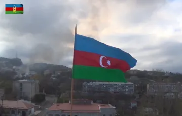 Flaga Azerbejdżanu nad Szuszą, drugim po stołecznym Stepanakercie, najważniejszym miastem Karabachu. 9 listopada 2020 r. / FOT. SPUTNIK Russia/East News / 