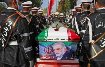 Podczas ceremonii pogrzebowej Mohsena Fahrizadeha, Teheran, 30 listopada 2020 r. / FOT. AFP PHOTO / HO /IRANIAN DEFENCE MINISTRY / AFP / EASTNEWS / 