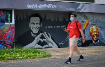 Mural z podobizną Nawalnego na jednej z ulic Genewy, czerwiec 2021 r. Fot. FABRICE COFFRINI/AFP/East News / 