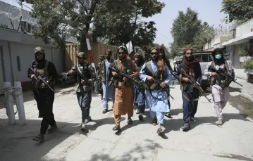 Patrole talibów w dzielnicy Kabulu, w której mieściły się ambasady Kanady i Stanów Zjednoczonych, 18 sierpnia 2021 r. AP/Associated Press/East News / 