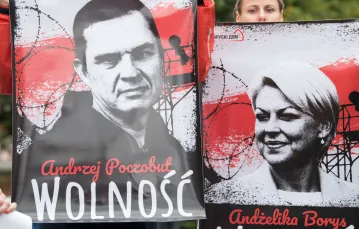 Plakaty wzywające do uwolnienia Andrzeja Poczobuta i Andżeliki Borys, 41. rocznica podpisania Porozumień Sierpniowych, Gdańsk, 31 sierpnia 2021 r. /  / fot. WOJCIECH STRÓŻYK / REPORTER 