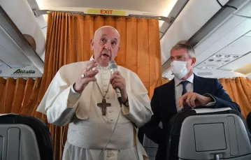 Konferencja Franciszka podczas lotu z Bratysławy do Rzymu, 15 września 2021 POOL AFP/Associated Press/East News / 