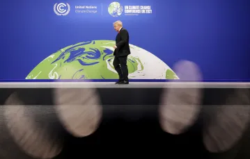Premier Wielkiej Brytanii Boris Johnson w oczekiwaniu na przywódców państw biorących udział w szczycie klimatycznym COP26 w Glasgow. 1 listopada 2021 r. / / fot. CHRISTOPHER FURLONG / AFP / East News