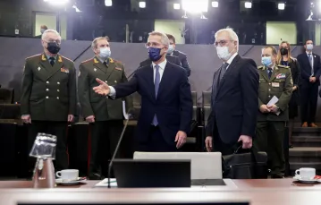 Sekretarz generalny NATO Jens Stoltenberg i wiceminister spraw zagranicznych Rosji Aleksandr Gruszko podczas rozmów w Brukseli, 12 stycznia 2022 / fot. Pool EPA/Associated Press/East News / 