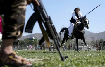 Wyścigi z włóczniami w parku Chaman-e-Huzori. Kabul, Afganistan, 6 maja 2022 r. / fot. AP/Associated Press/East News / 