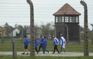 Młodzi Izraelczycy podczas wizyty w Auschwitz. 28 kwietnia 2022 r. / FOT. AP/Associated Press/East News / 