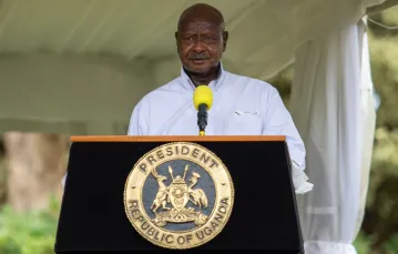 Prezydent Yoweri Museveni przemawia w Entebbe w Ugandzie, 26 lipca 2022 r. / FOT. BADRU KATUMBA/AFP/East News / 