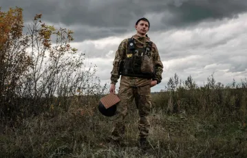 Ukraiński żołnierz na pozycjach pod Charkowem / YASUYOSHI CHIBA/AFP/East News