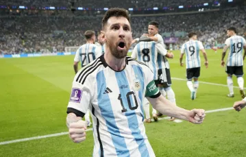 Leo Messi po strzeleniu gola w meczu Argentyna-Meksyk, Lusail (Katar), 26 listopada 2022 r. / Fot. Ariel Schalit / Associated Press / East News / 