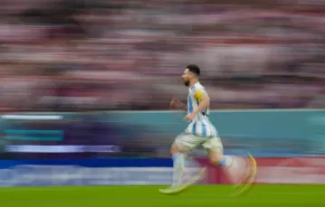 Leo Messi w meczu Chorwacja-Argentyna, Lusail, Katar, 13 grudnia 2022 r. / Fot. Petr David Josek / Associated Press / East News / 