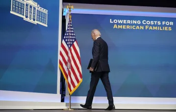 Prezydent Joe Biden wychodzi po przemówieniu na temat bieżącej gospodarki. Waszyngton, 12 sycznia 2023 r. / FOT. Andrew Harnik/Associated Press/East News / 