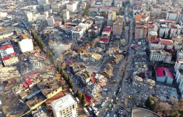 Widok na miasto Kahramanmaraş w południowo-wschodniej części Turcji po trzęsieniu ziemi. 7 lutego 2023 r. / FOT. AA/ABACA/Abaca/East News / 