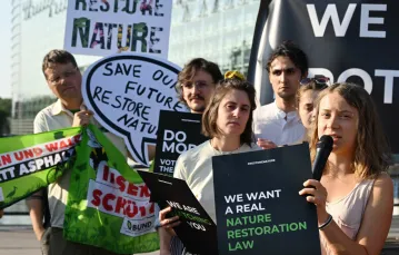 Demonstracja aktywistów na rzecz Nature Restoration Law. Przed Parlamentem Europejskim w Strasburgu przemawia Greta Thunberg. 11 lipca 2023 r. / FOT. FREDERICK FLORIN/AFP/East News / 