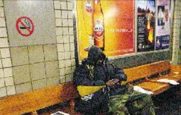 W metrze: jeden z nowojorskich bezdomnych /fot. M. Kaliński / 
