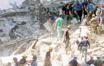 Akcja ratunkowa w gruzach World Trade Center. Nowy Jork, 13 września 2001 r. / BETH A. KEISER / AFP / EAST NEWS