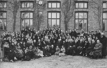 Zjazd absolwentek Seminarium Nauczycielskiego w Płocku, kwiecień 1936 r. / NARODOWE ARCHIWUM CYFROWE