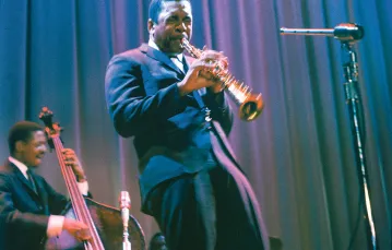 John Coltrane, ok. 1960 r. / GAI TERRELL / REDFERNS / GETTY IMAGES