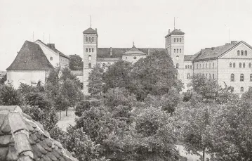 Poklasztorne budynki zaadaptowane na szpital psychiatryczny, Kościan, 1910 r. / WIKIPEDIA.ORG
