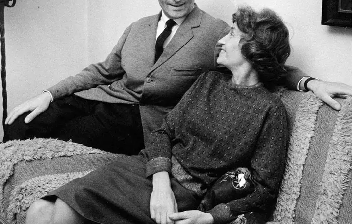 Witold Lutosławski z żoną w ich warszawskim mieszkaniu / Fot. Marek Holzman (dzięki uprzejmości PWM)