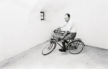 Thomas Bernhard w swoim domu w Ohlsdorf, Austria, 1976 r. / Fot. Michael Horowitz / ANZENBERGER / FORUM