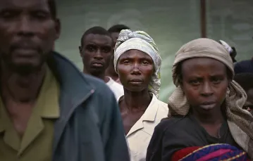 Powroty do Rwandy. Elisabith Mucagu w 1994 r. uciekła do Kongo, teraz chce żyć i pracować w Rwandzie. Kigali, wrzesień 2003 r. / Fot. Adam Nadel / EAST NEWS