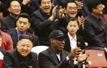 Kim Dzong Un i Dennis Rodman zaszczycili swoją obecnością mecz koszykówki; Pjongjang, luty 2013 r. / Fot. Jason Mojica / VICE MEDIA / EAST NEWS 