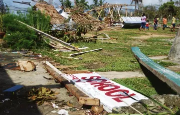 Krajobraz po tajfunie: miasto Lemery na wyspie Panay; 11 listopada 2013 r. / Fot. Konrad Knapik