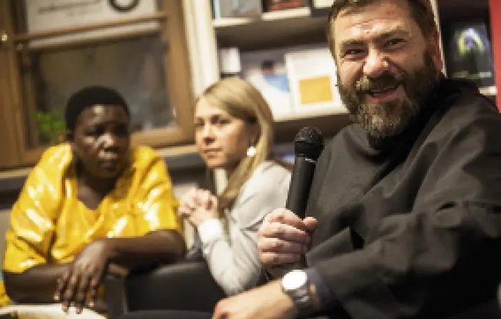Constance Okollet, Ksenia Styczyńska i o. Stanisław Jaromi na spotkaniu w Krakowie, 22 listopada 2013 r. / Fot. Grażyna Makara