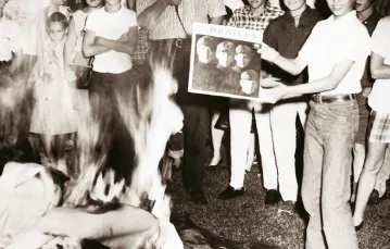 Płoną płyty Beatlesów. Waycross, Georgia, USA, 12 sierpnia 1966 r. / Fot. Bettmann / CORBIS