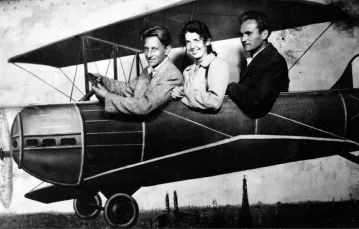 Oskar Hansen, NN oraz Lech Kunka, Paryż, 1948 r. / Fot. Z archiwum Oskara Hansena, dzięki uprzejmości rodziny