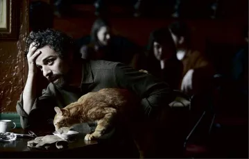 Oscar Isaac w filmie „Co jest grane, Davis?” / Fot. Alison Rosa / VUE MOVIE DISTRIBUTION