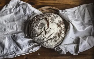 „Czynności związane z przygotowaniem chleba są bliskie rytuałowi, nie były nigdy tylko produkcją” – mówi o. Piotr Jordan Śliwiński w wywiadzie, który publikujemy na kolejnych stronach / Fot. Grażyna Makara