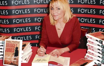 Helen Fielding i jej nowa książka „Bridget Jones: Mad About the Boy”. Księgarnia Foyles w Londynie, 10 października 2013 r. / Fot. Nils Jorgensen / POLARIS / EAST NEWS