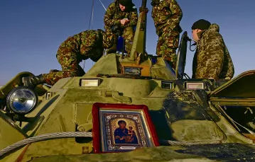 Ukraińscy żołnierze na stanowiskach naprzeciw wojsk rosyjskich; obwód Chersoń, marzec 2014. / Fot. Valentyn Ogirenko / REUTERS / FORUM