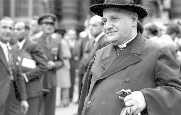 Kard. Angelo Giuseppe Roncalli, przyszły papież. Lipiec 1946 r. / Fot. Roger Viollet / EAST NEWS