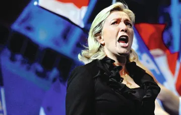  Marine Le Pen podczas kampanii przed wyborami prezydenckimi, Paryż, kwiecień 2012 r. / Fot. Martin Bureau / AFP/ EAST NEWS