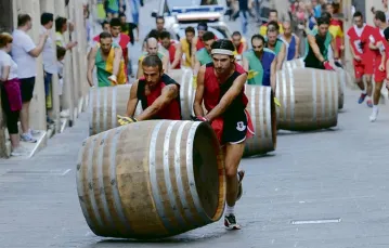 Bravio delle Botti – coroczne wyścigi z beczkami wina w Montepulciano. / Fot. Daniele La Monaca / EAST NEWS