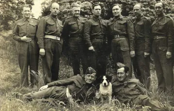 Antoni Szoszkiewicz, stoi drugi z lewej / Fot. Archiwum rodzinne