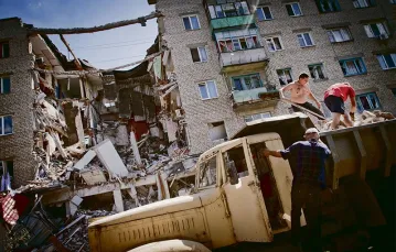 „To nie odbudowa, lecz przywracanie miasta do ładu”, mówią władze Ukrainy o porządkach w Sławiańsku, który opuścili separatyści. / Fot. Sergii Kharchenko / SIPA / EAST NEWS